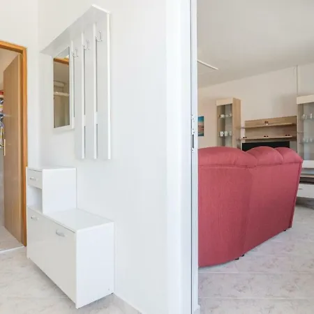 One-bedroom In Appartement Pridraga